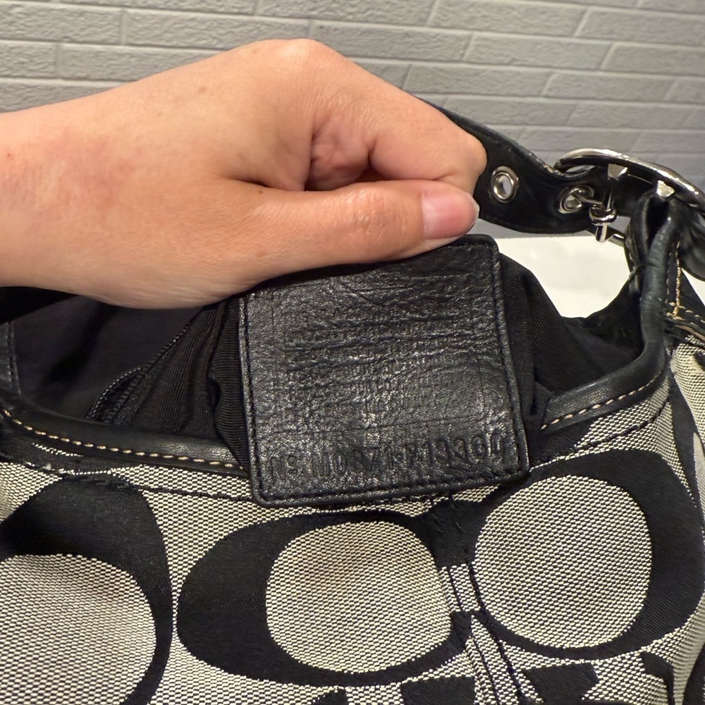 Coach‎ Black and Gray Signature Shoulder Bag - Picture 5 of 5